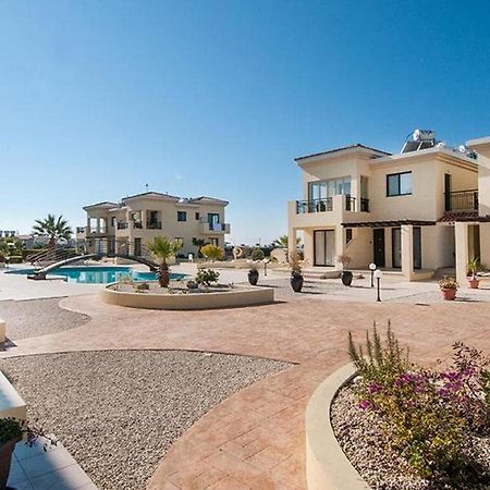 Beautiful 2-Bedroom Apartment - Great Location Paphos Exteriör bild