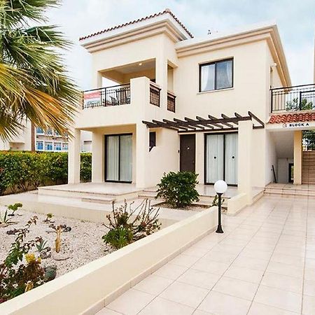 Beautiful 2-Bedroom Apartment - Great Location Paphos Exteriör bild