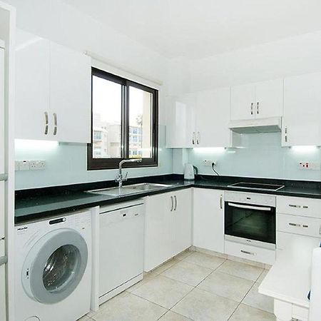 Beautiful 2-Bedroom Apartment - Great Location Paphos Exteriör bild