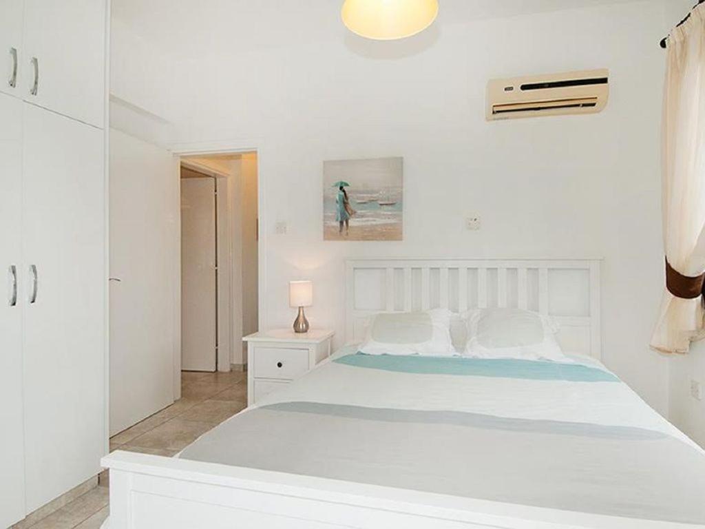 Beautiful 2-Bedroom Apartment - Great Location Paphos Exteriör bild
