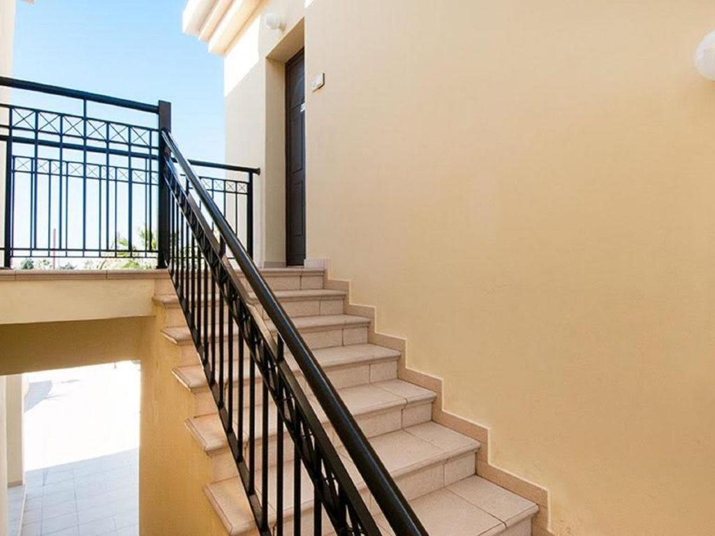 Beautiful 2-Bedroom Apartment - Great Location Paphos Exteriör bild