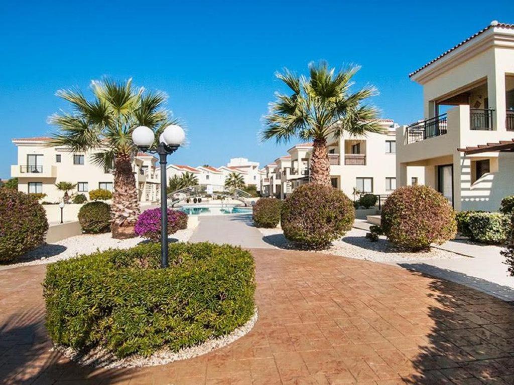 Beautiful 2-Bedroom Apartment - Great Location Paphos Exteriör bild