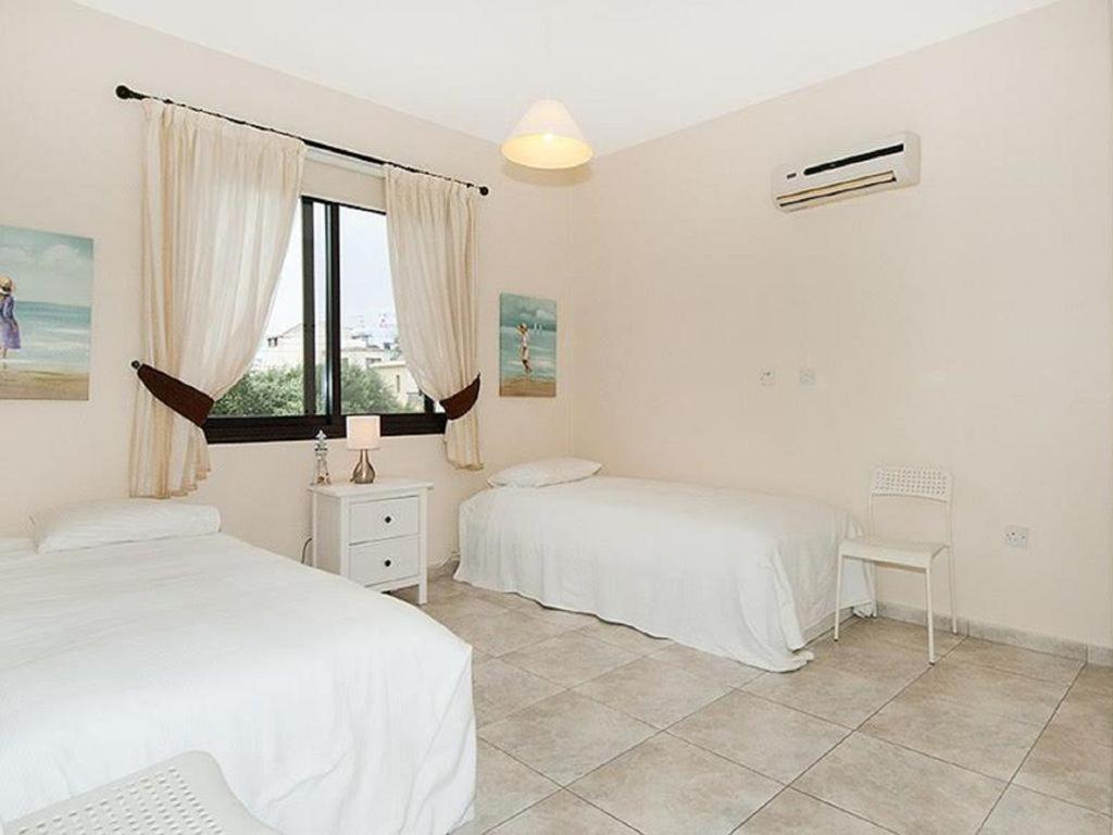 Beautiful 2-Bedroom Apartment - Great Location Paphos Exteriör bild